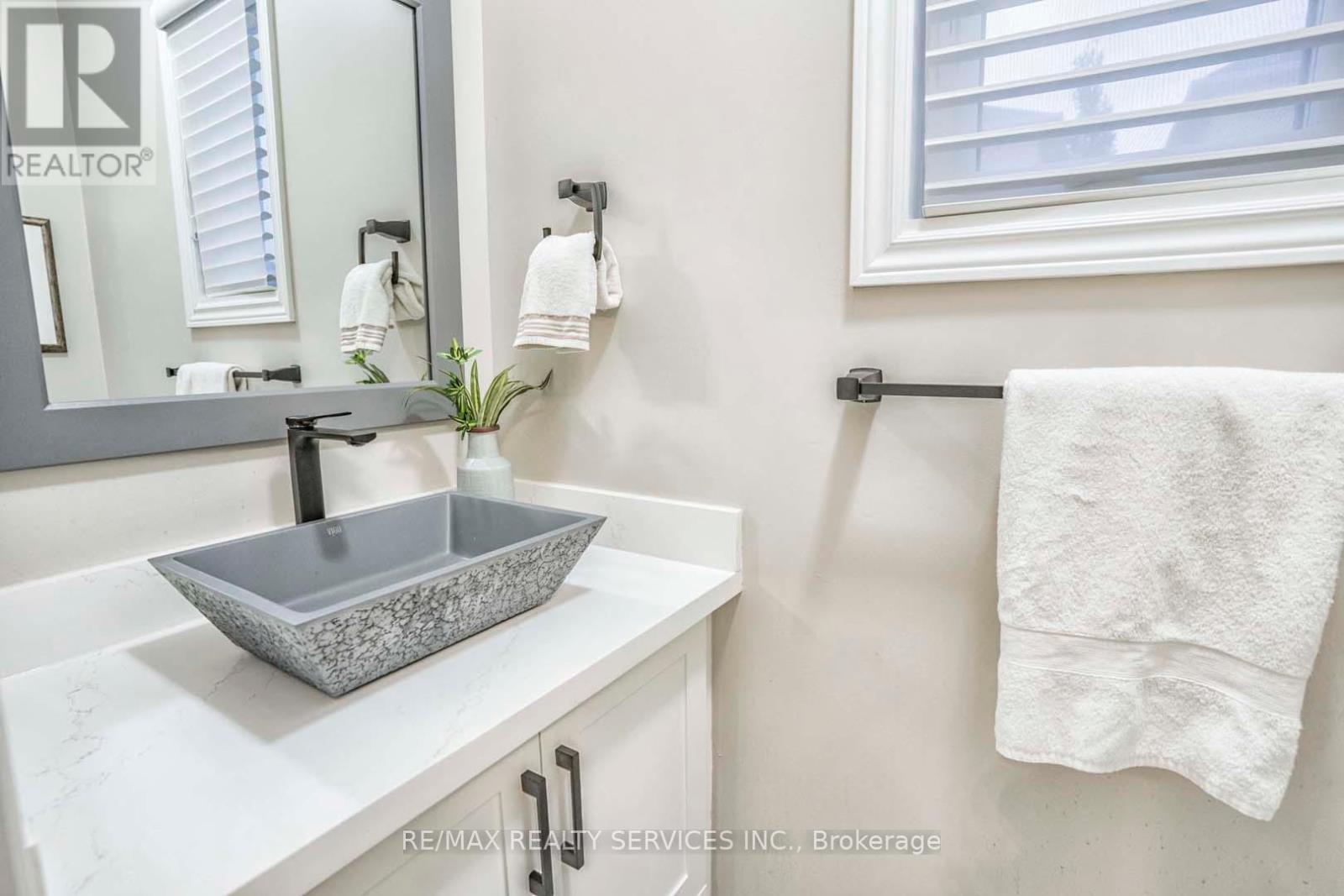 3 Sailwind Road, Brampton, Ontario  L6R 2G3 - Photo 13 - W12189391
