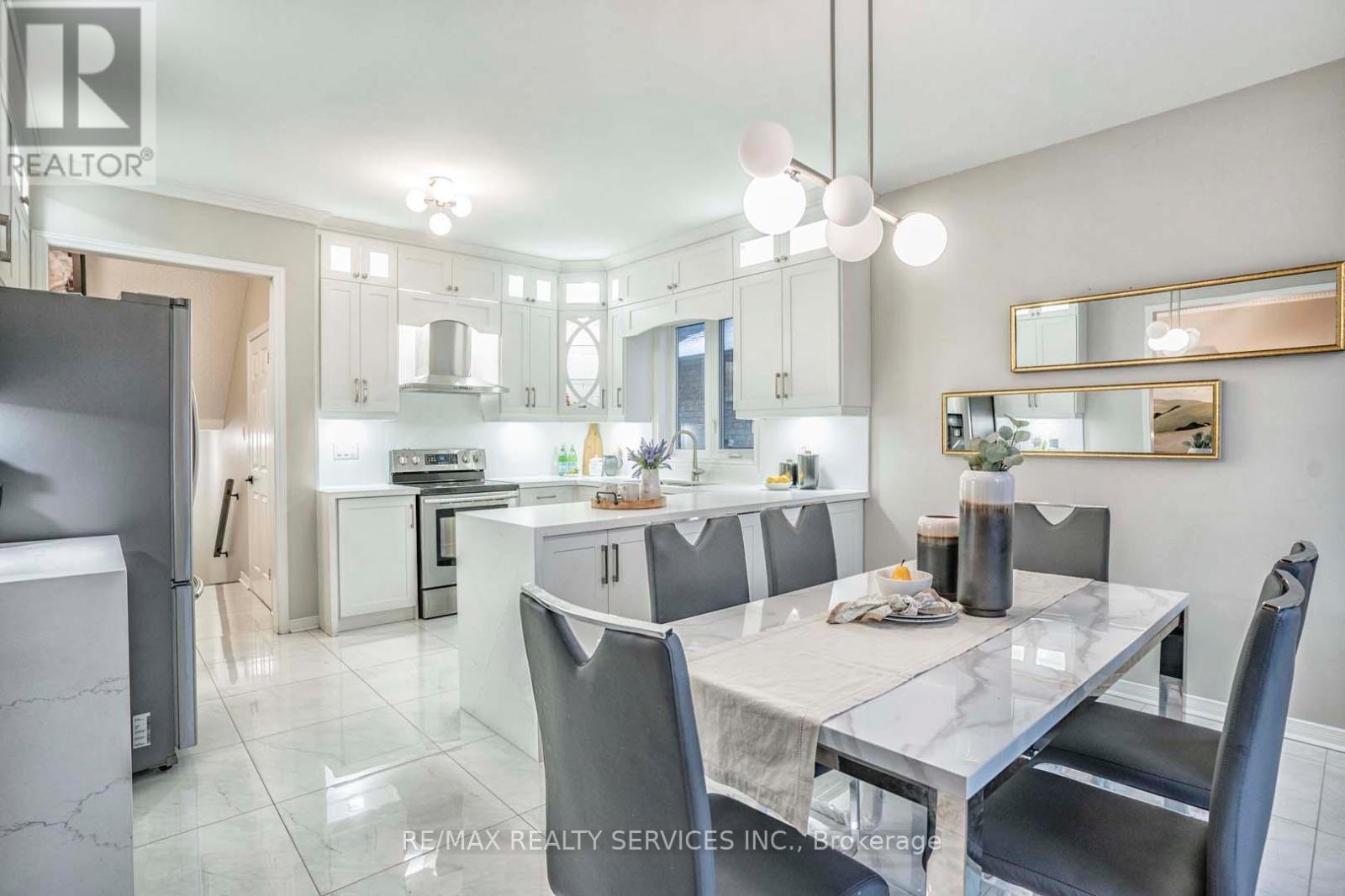 3 Sailwind Road, Brampton, Ontario  L6R 2G3 - Photo 7 - W12189391