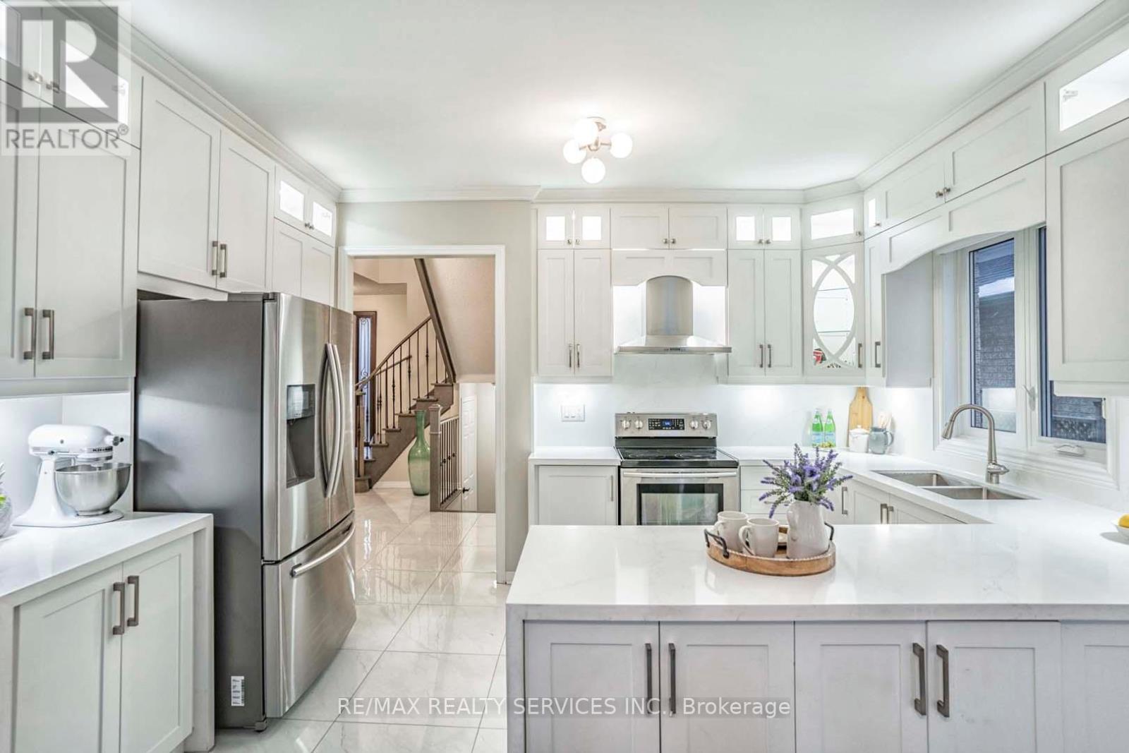 3 Sailwind Road, Brampton, Ontario  L6R 2G3 - Photo 9 - W12189391