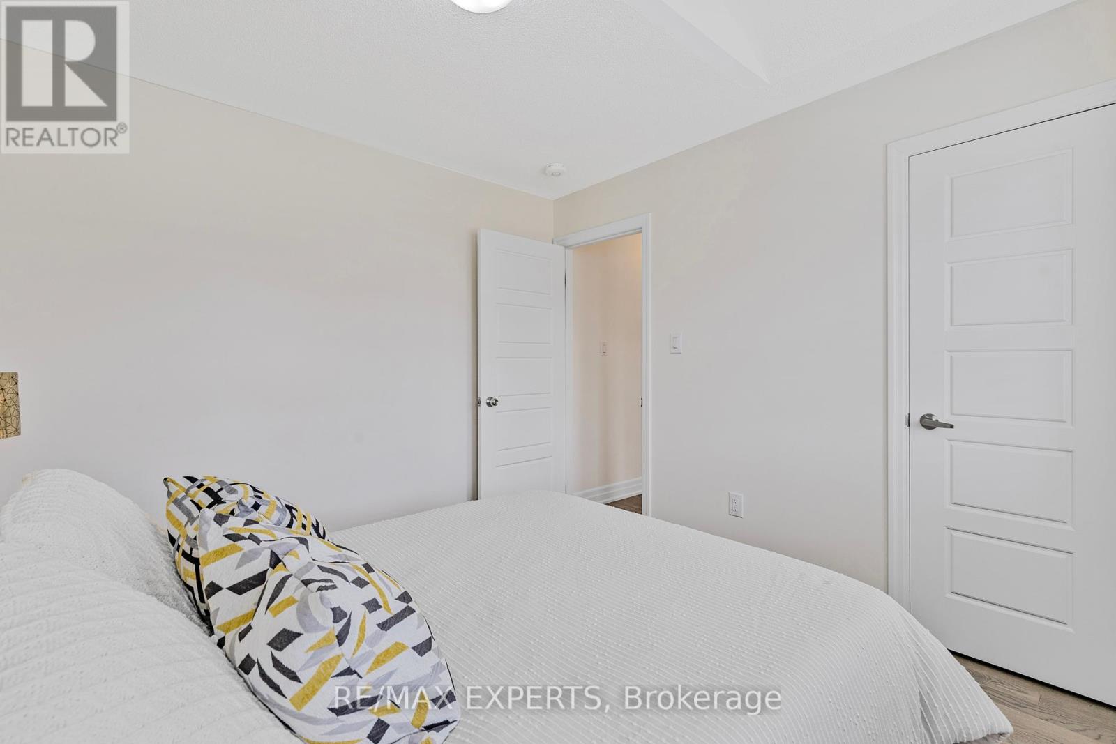 1374 Rose Way, Milton, Ontario  L9E 1M7 - Photo 20 - W12189431