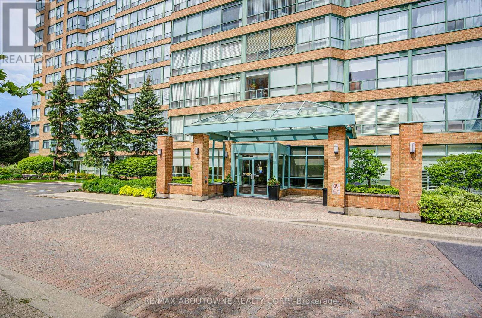 1008 - 1276 Maple Crossing Boulevard, Burlington, Ontario  L7S 2J9 - Photo 3 - W12189445