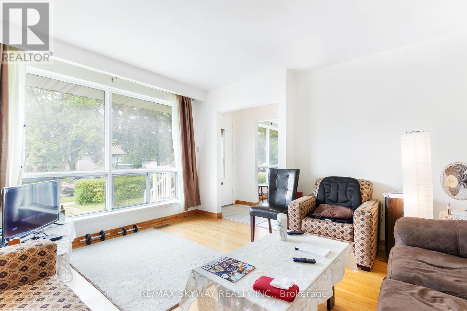 33 Tapley Drive, Toronto, Ontario  M9R 3P2 - Photo 11 - W12189477