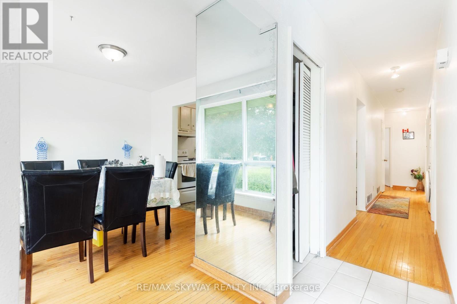33 Tapley Drive, Toronto, Ontario  M9R 3P2 - Photo 12 - W12189477