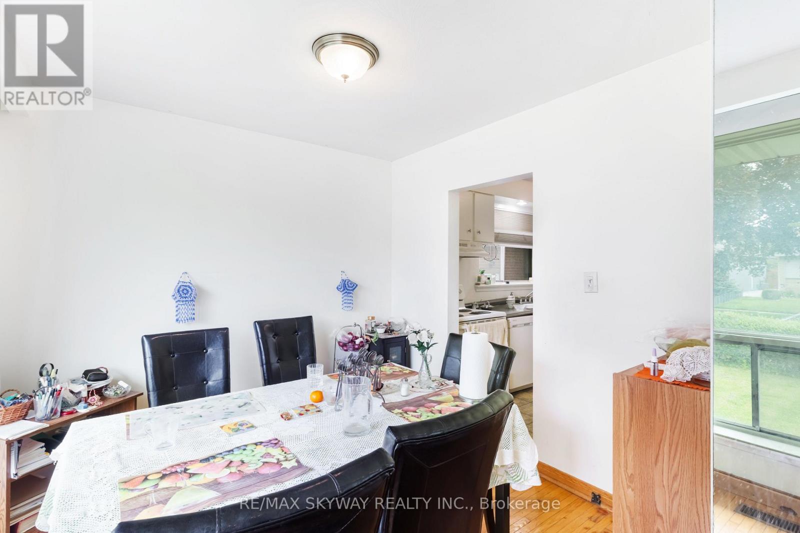 33 Tapley Drive, Toronto, Ontario  M9R 3P2 - Photo 13 - W12189477