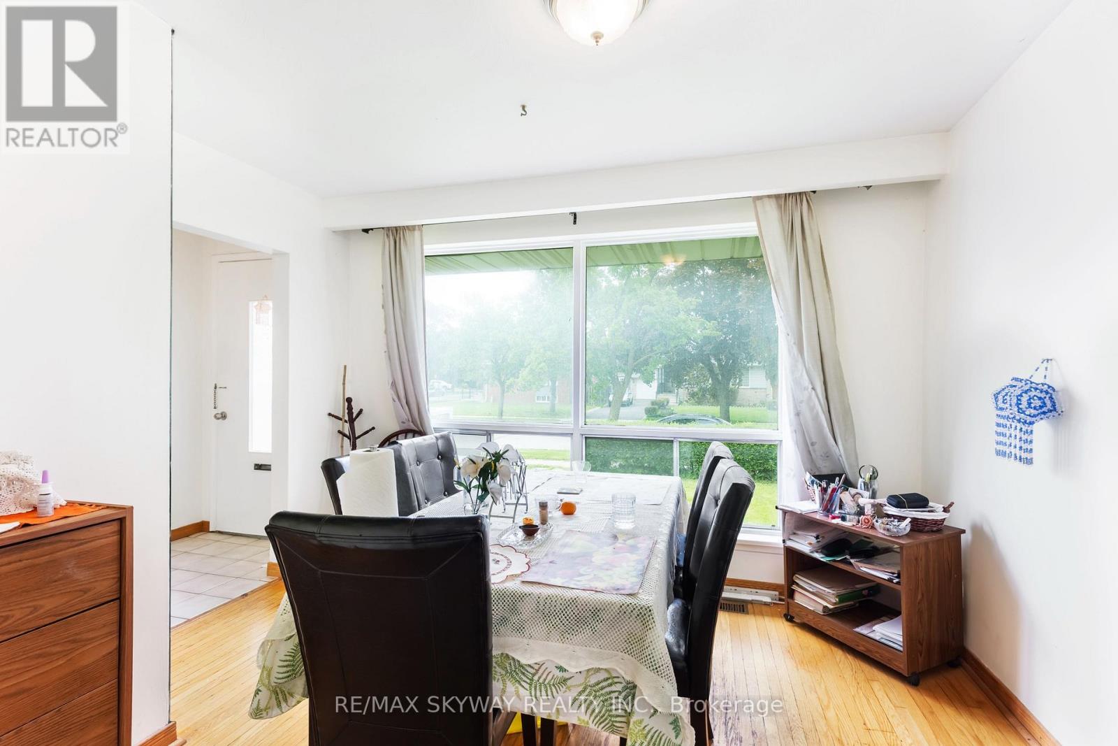 33 Tapley Drive, Toronto, Ontario  M9R 3P2 - Photo 15 - W12189477