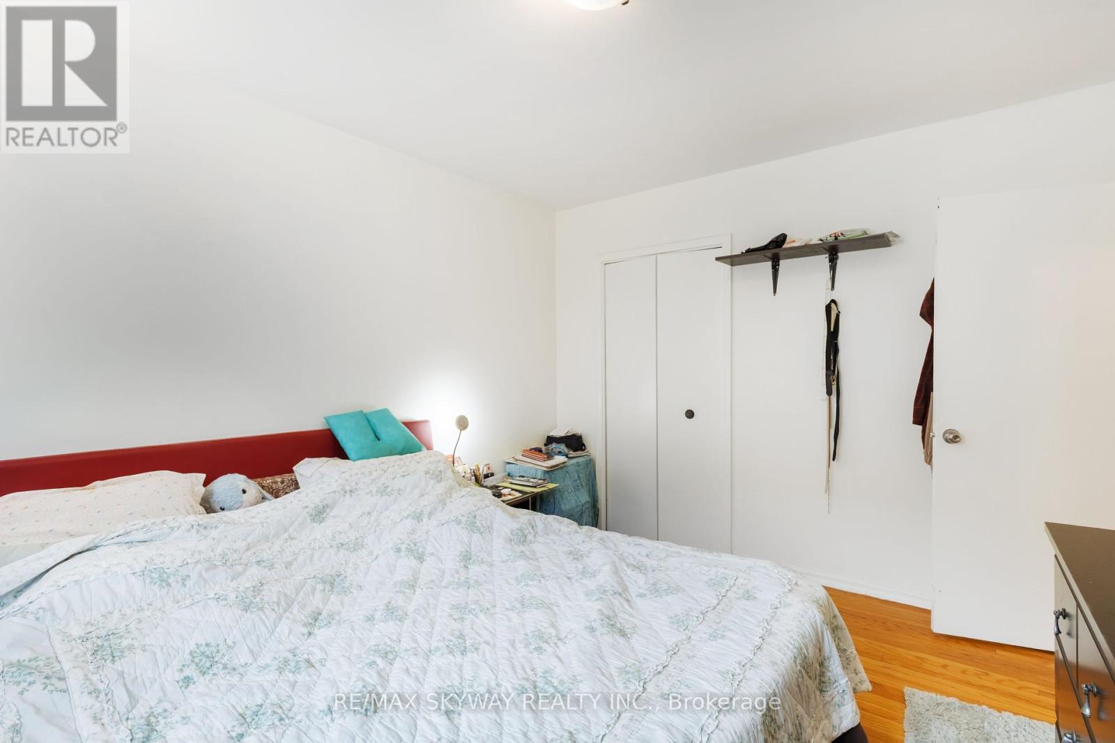 33 Tapley Drive, Toronto, Ontario  M9R 3P2 - Photo 21 - W12189477