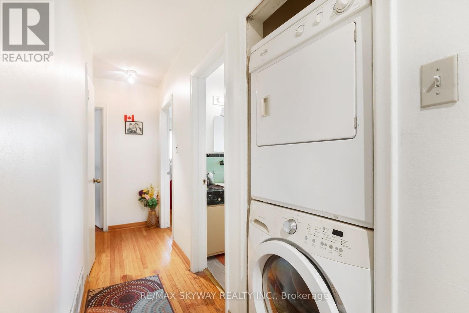 33 Tapley Drive, Toronto, Ontario  M9R 3P2 - Photo 26 - W12189477