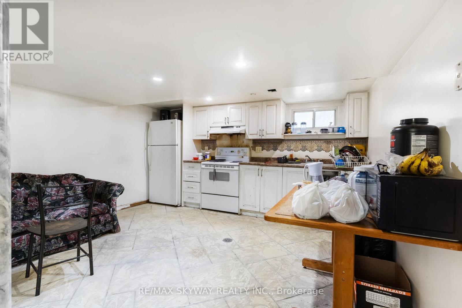33 Tapley Drive, Toronto, Ontario  M9R 3P2 - Photo 27 - W12189477