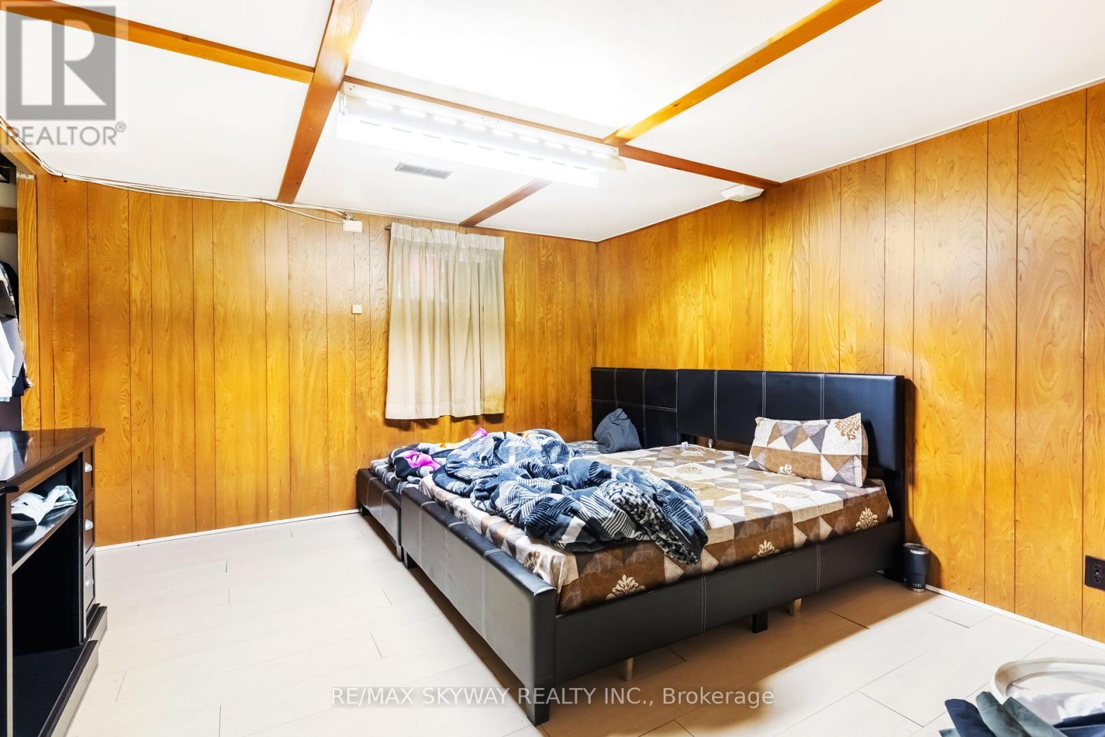 33 Tapley Drive, Toronto, Ontario  M9R 3P2 - Photo 32 - W12189477
