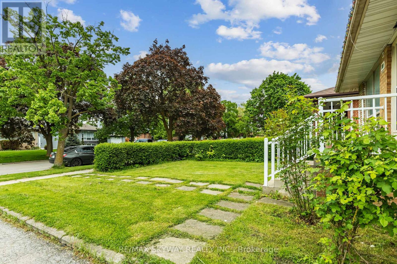 33 Tapley Drive, Toronto, Ontario  M9R 3P2 - Photo 33 - W12189477