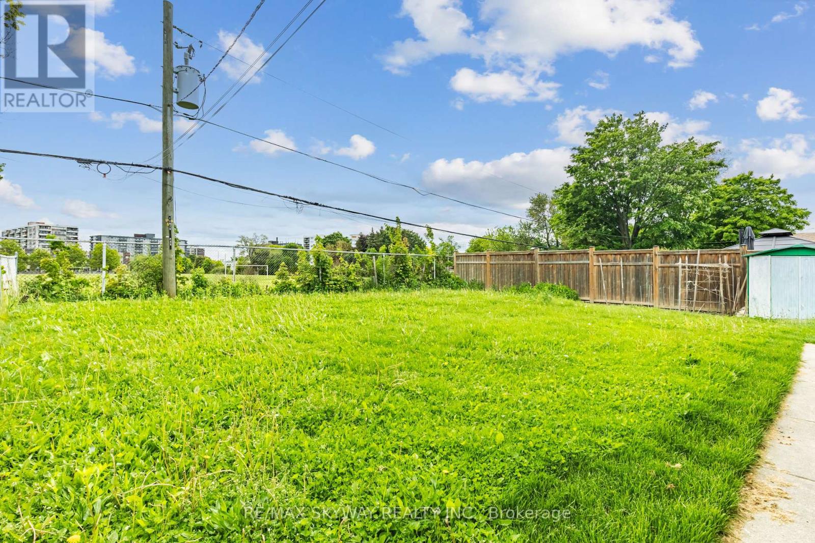 33 Tapley Drive, Toronto, Ontario  M9R 3P2 - Photo 37 - W12189477