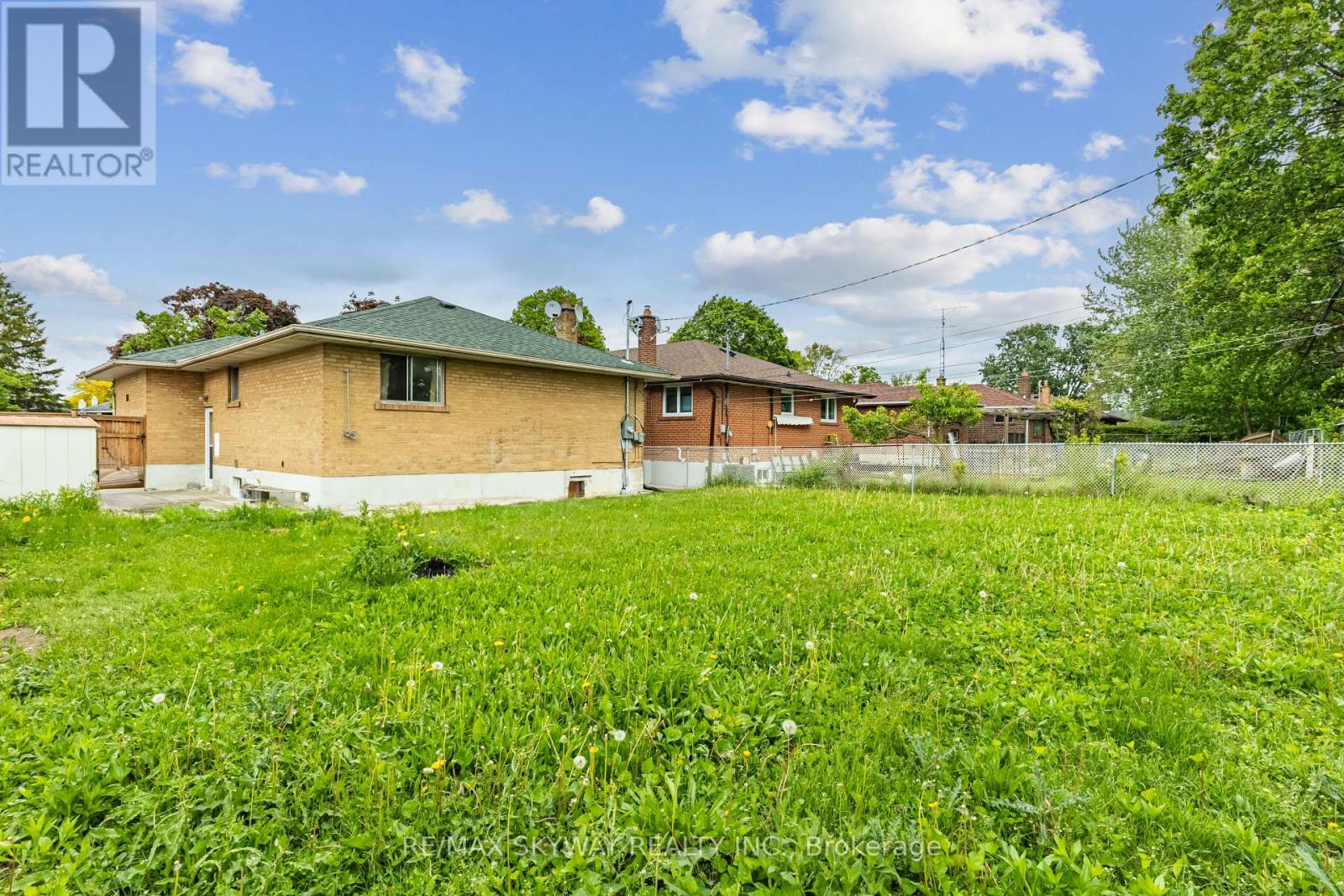 33 Tapley Drive, Toronto, Ontario  M9R 3P2 - Photo 39 - W12189477