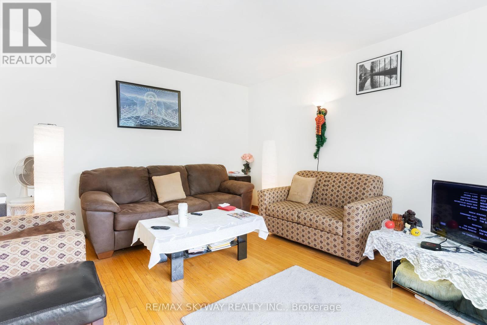 33 Tapley Drive, Toronto, Ontario  M9R 3P2 - Photo 9 - W12189477