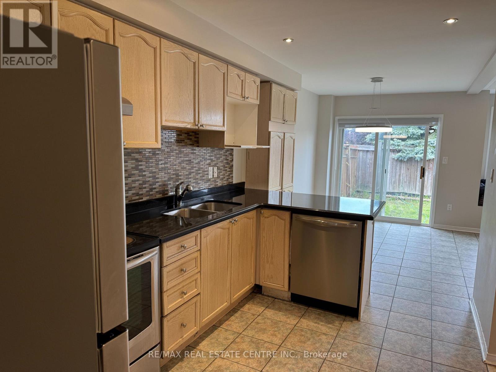 Main - 987 Sonoma Court, Mississauga, Ontario  L5V 2P4 - Photo 12 - W12189493