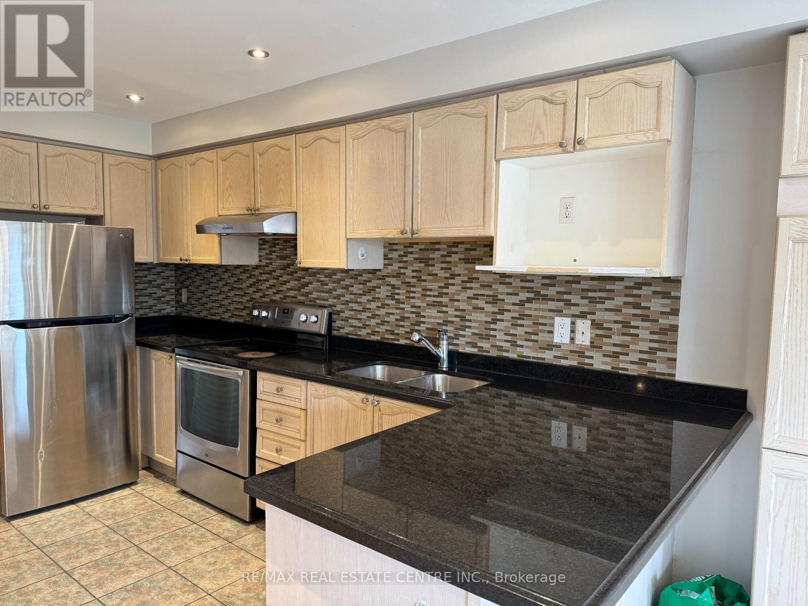 Main - 987 Sonoma Court, Mississauga, Ontario  L5V 2P4 - Photo 13 - W12189493