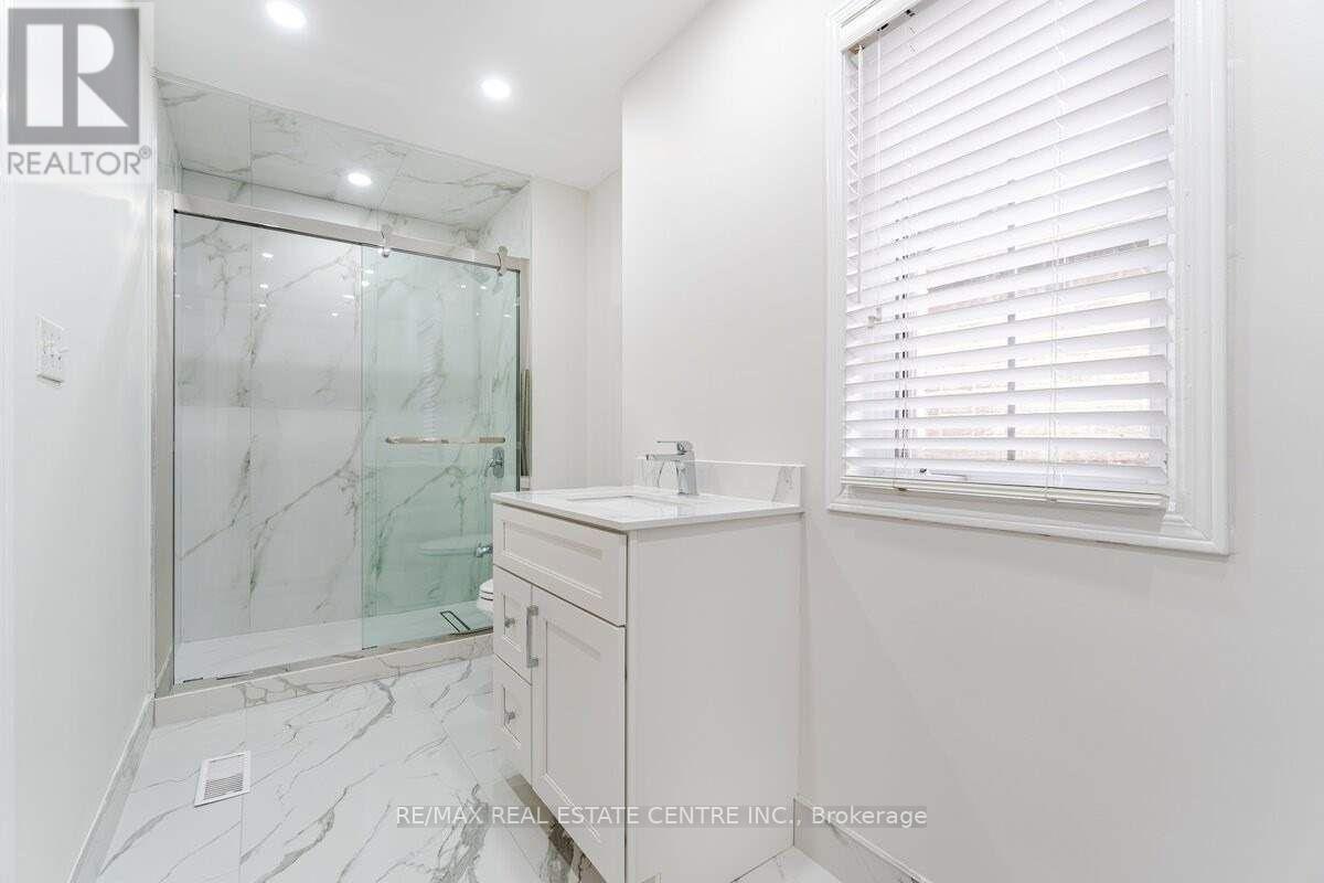 Main - 987 Sonoma Court, Mississauga, Ontario  L5V 2P4 - Photo 21 - W12189493