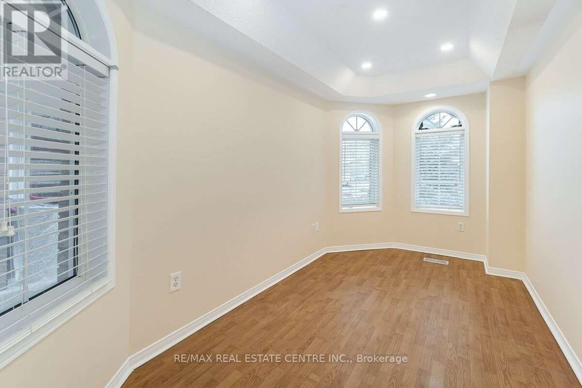 Main - 987 Sonoma Court, Mississauga, Ontario  L5V 2P4 - Photo 4 - W12189493