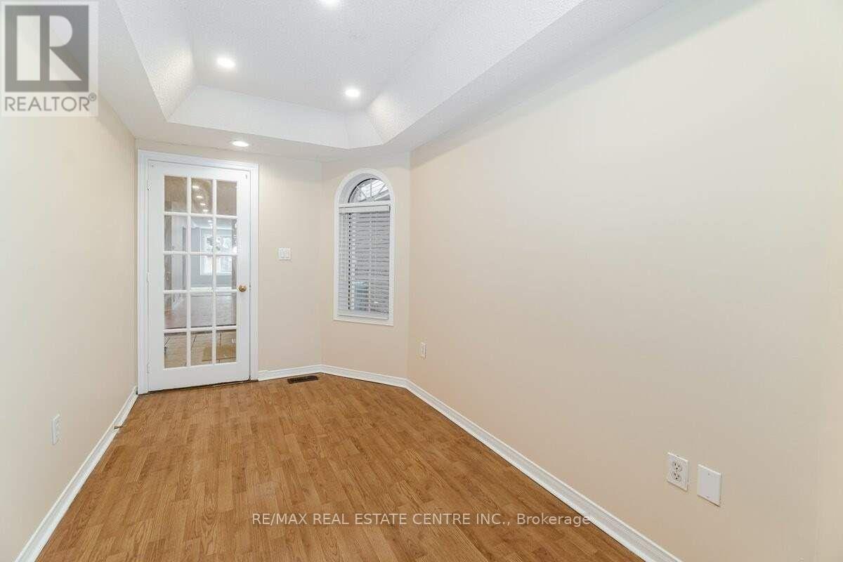 Main - 987 Sonoma Court, Mississauga, Ontario  L5V 2P4 - Photo 5 - W12189493