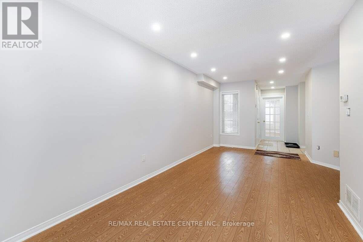 Main - 987 Sonoma Court, Mississauga, Ontario  L5V 2P4 - Photo 7 - W12189493