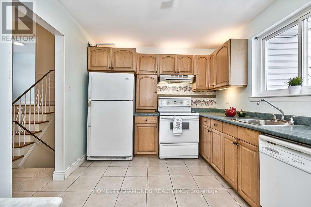 35 Edenborough Drive, Brampton, Ontario  L6T 2A2 - Photo 11 - W12189502