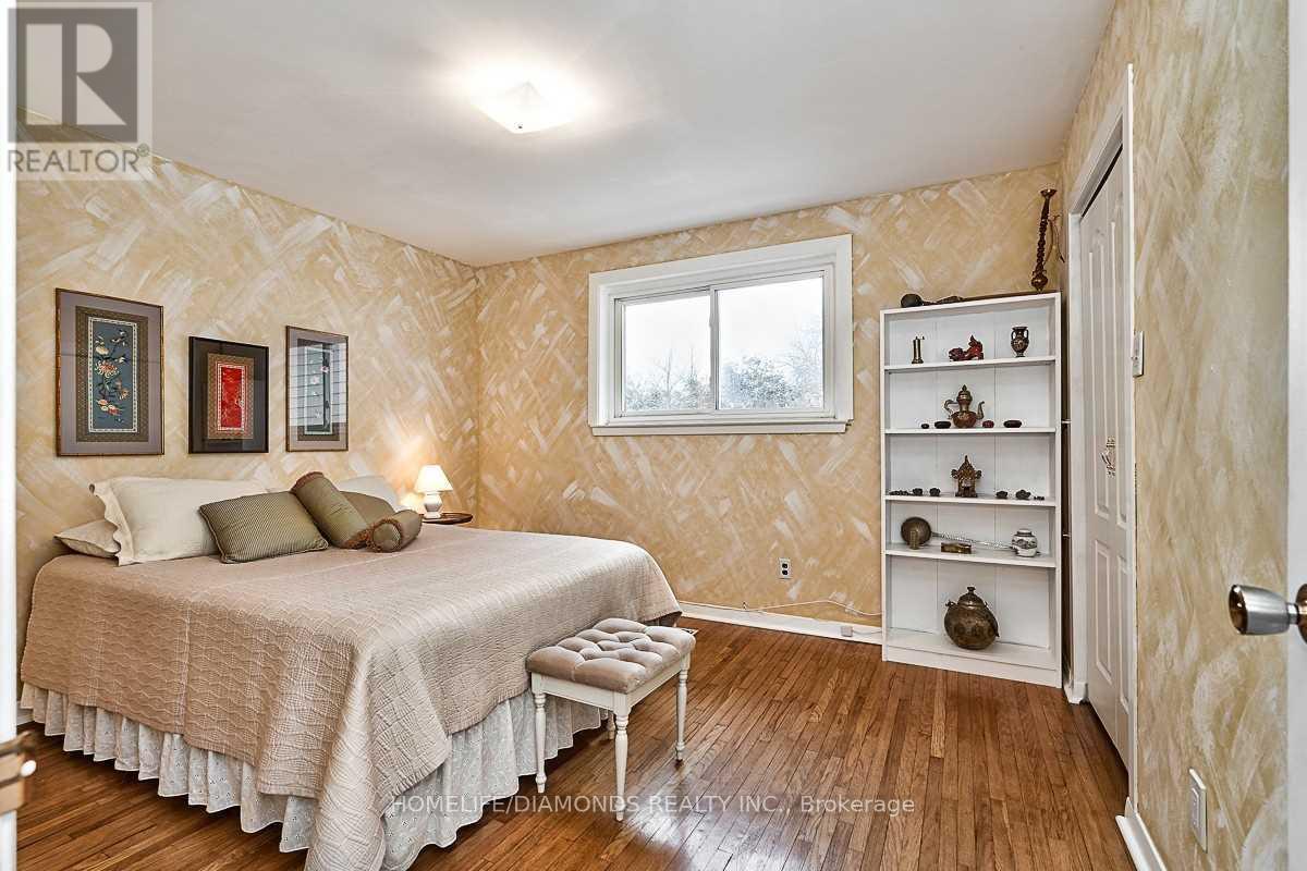 35 Edenborough Drive, Brampton, Ontario  L6T 2A2 - Photo 14 - W12189502