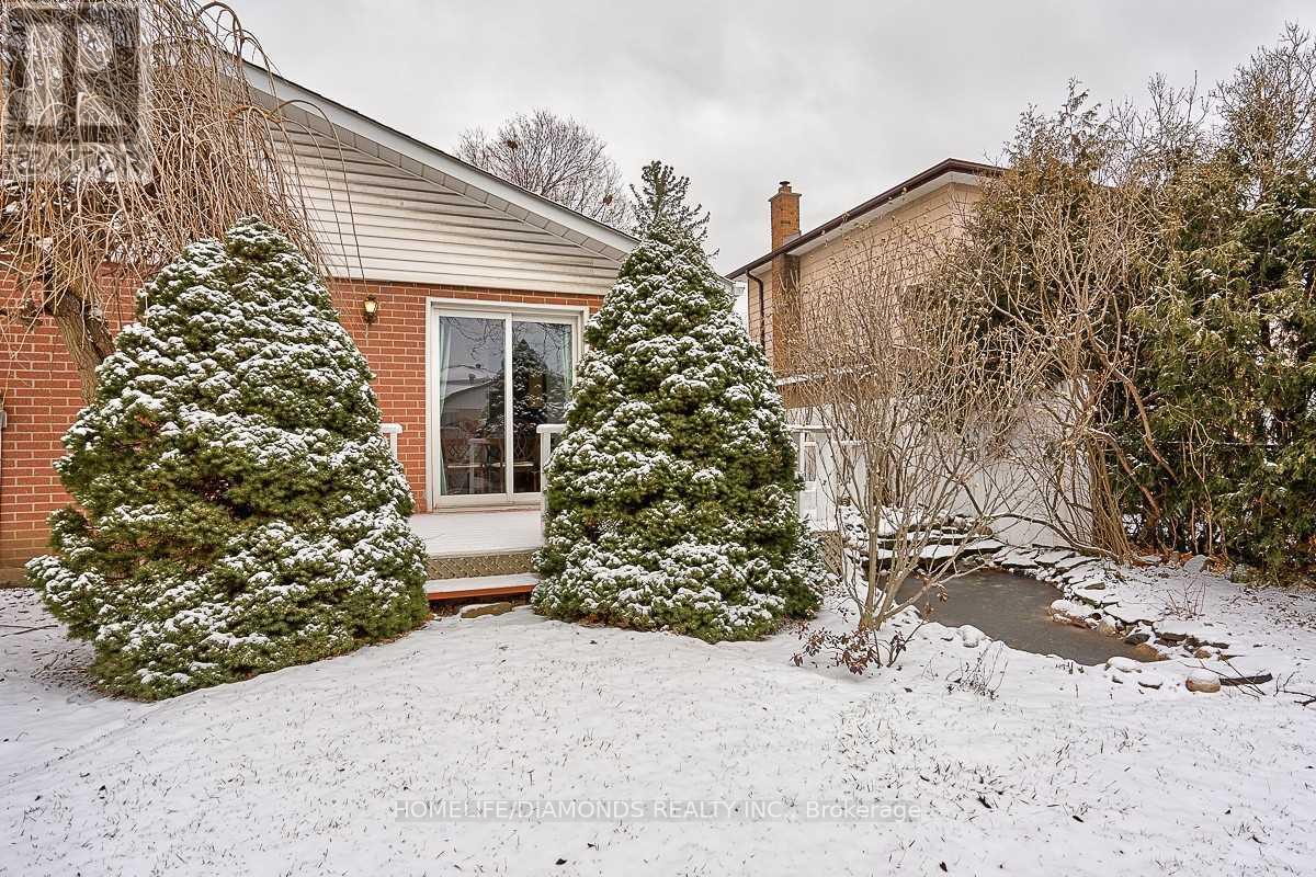35 Edenborough Drive, Brampton, Ontario  L6T 2A2 - Photo 3 - W12189502