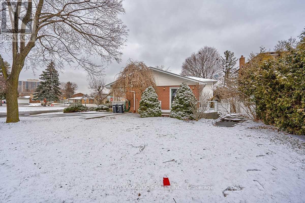 35 Edenborough Drive, Brampton, Ontario  L6T 2A2 - Photo 4 - W12189502