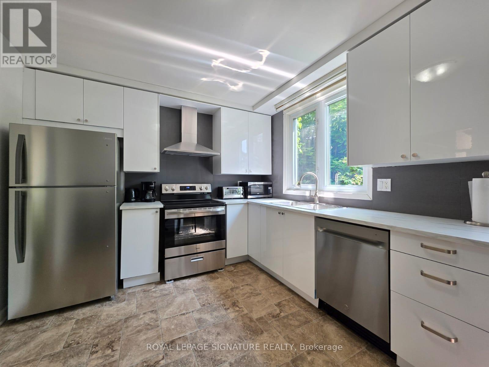 12 LACEWOOD CRESCENT, Toronto, Ontario