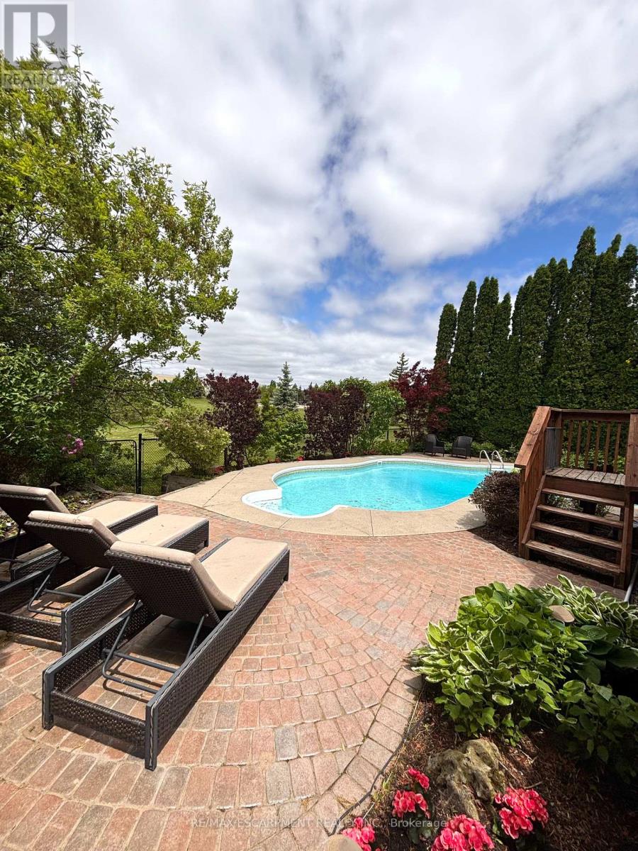 4105 Millcroft Park Drive, Burlington, Ontario  L7M 3V9 - Photo 2 - W12171695