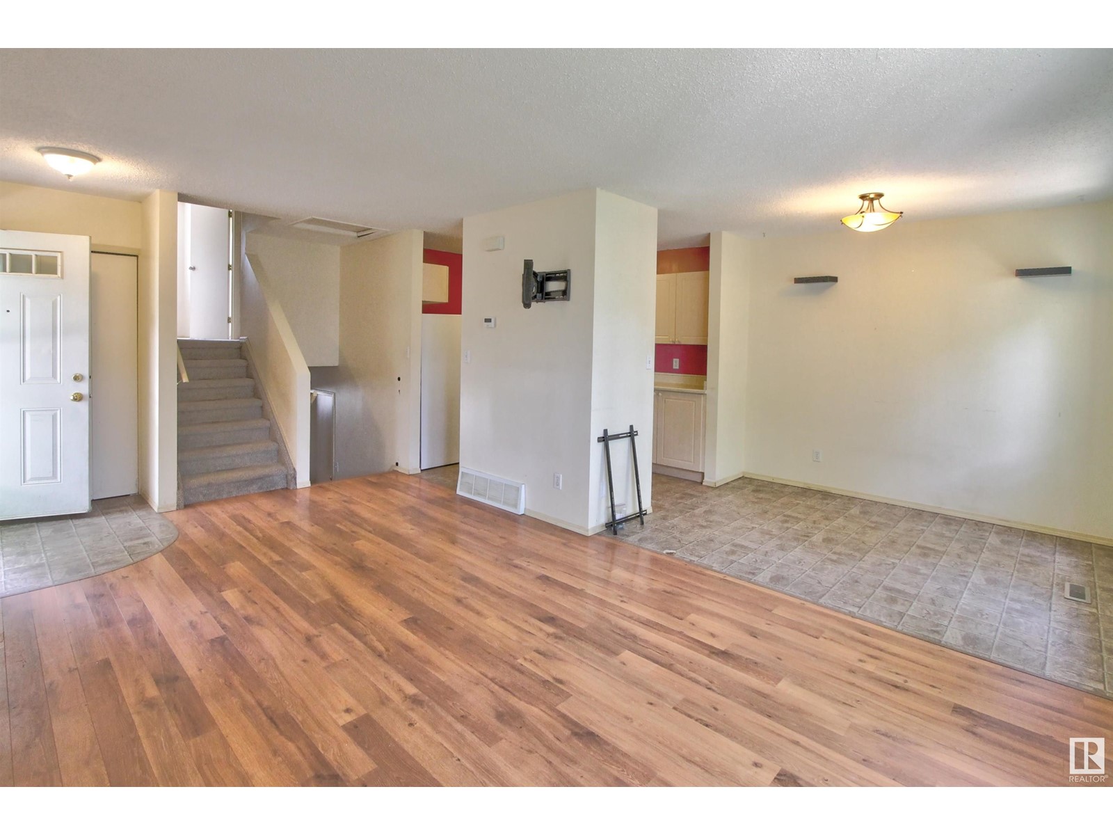 Property at 12137 123 ST NW image 3