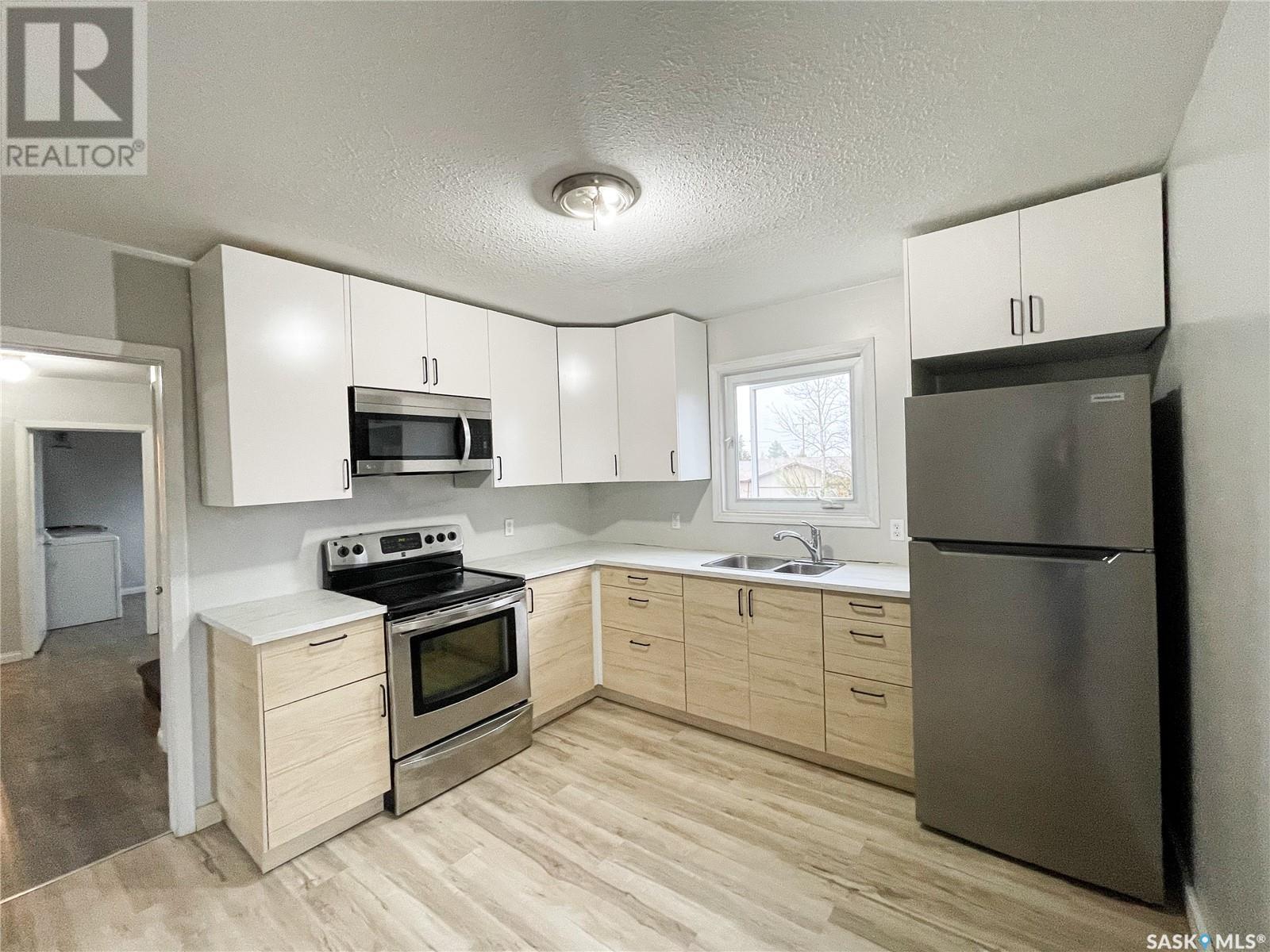 Property at 108 Main STREET W image 4