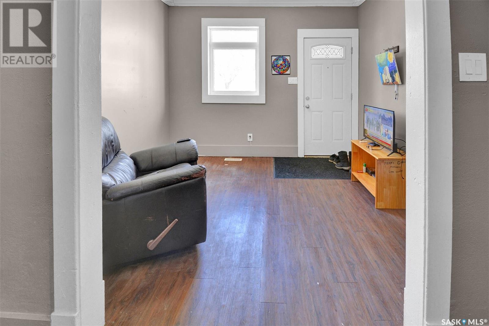 Property at 204 K AVENUE S image 3