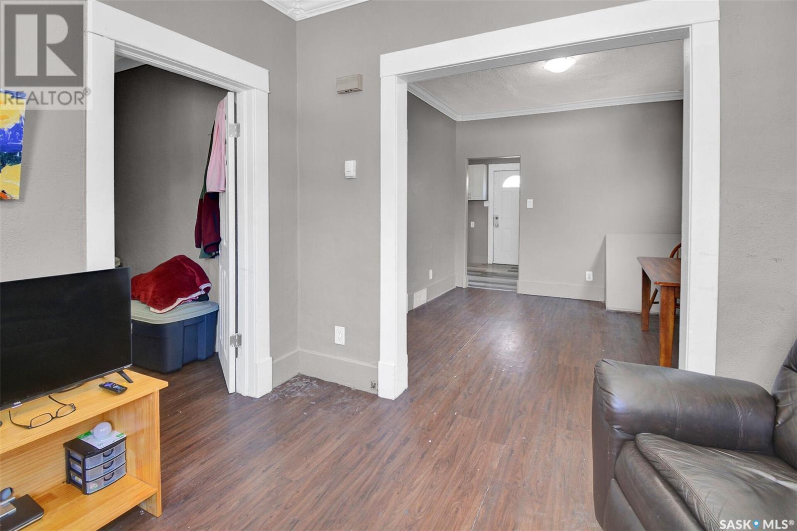 Property at 204 K AVENUE S image 5