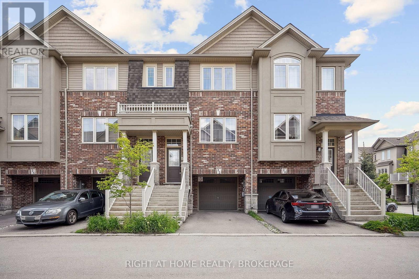 22 BARLEY LANE, Hamilton, Ontario