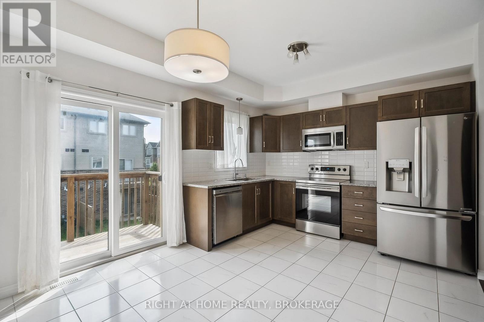 22 Barley Lane, Hamilton, Ontario  L9K 0K1 - Photo 10 - X12189440