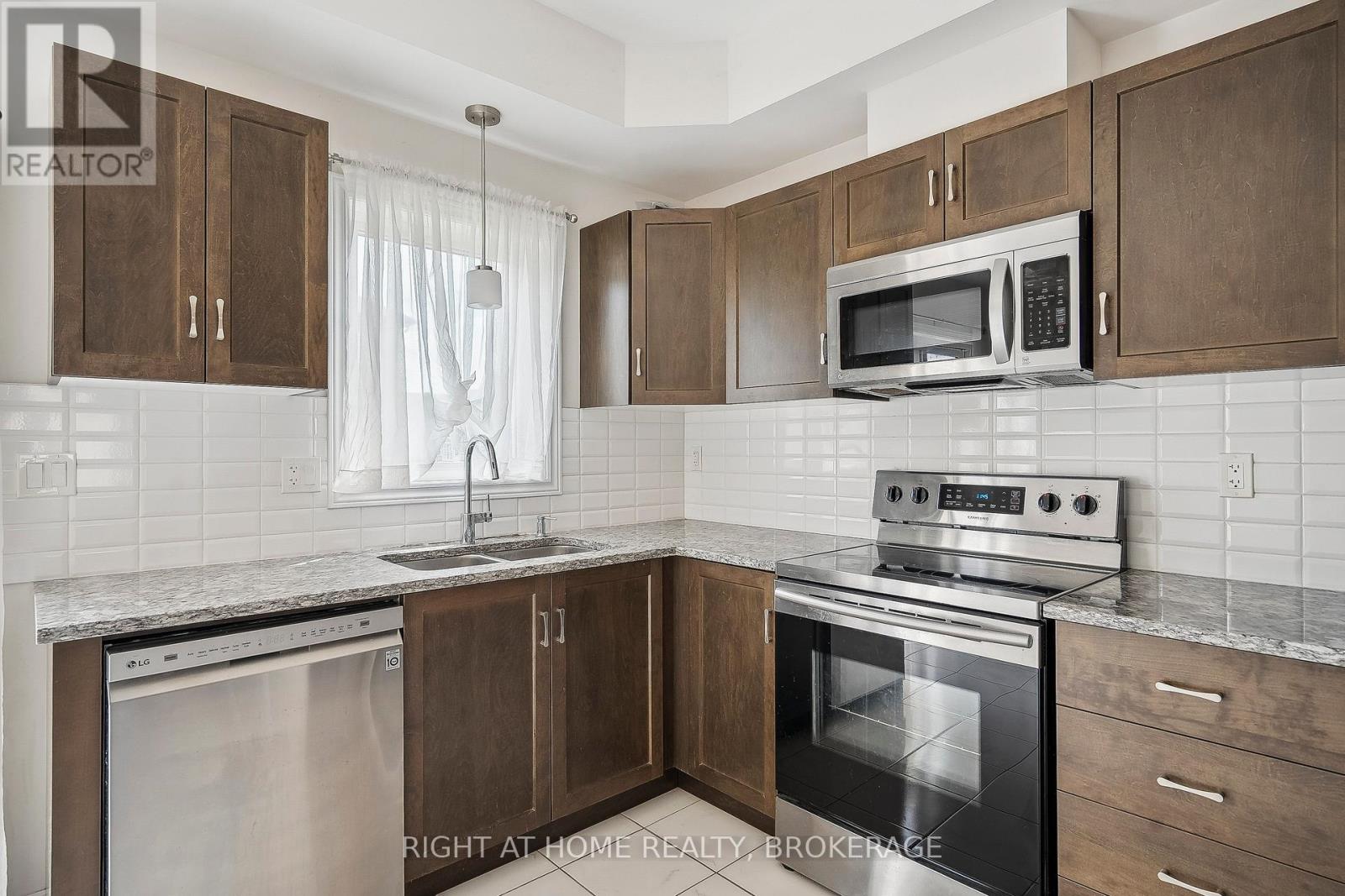 22 Barley Lane, Hamilton, Ontario  L9K 0K1 - Photo 12 - X12189440