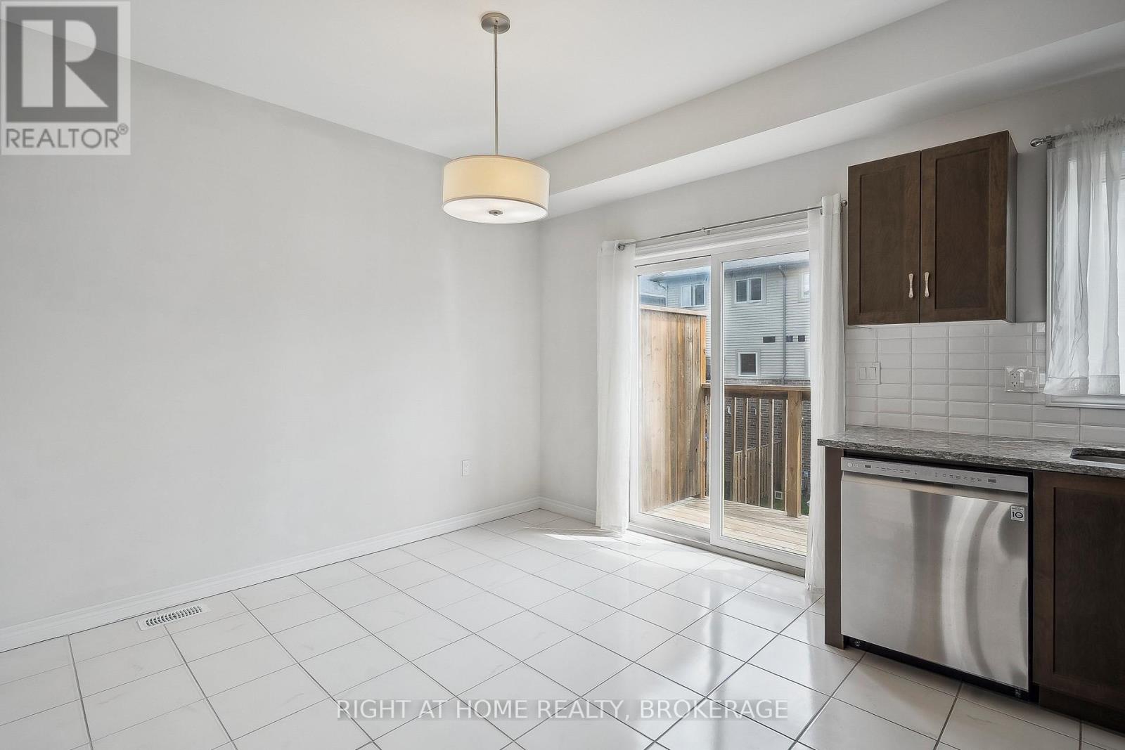 22 Barley Lane, Hamilton, Ontario  L9K 0K1 - Photo 9 - X12189440