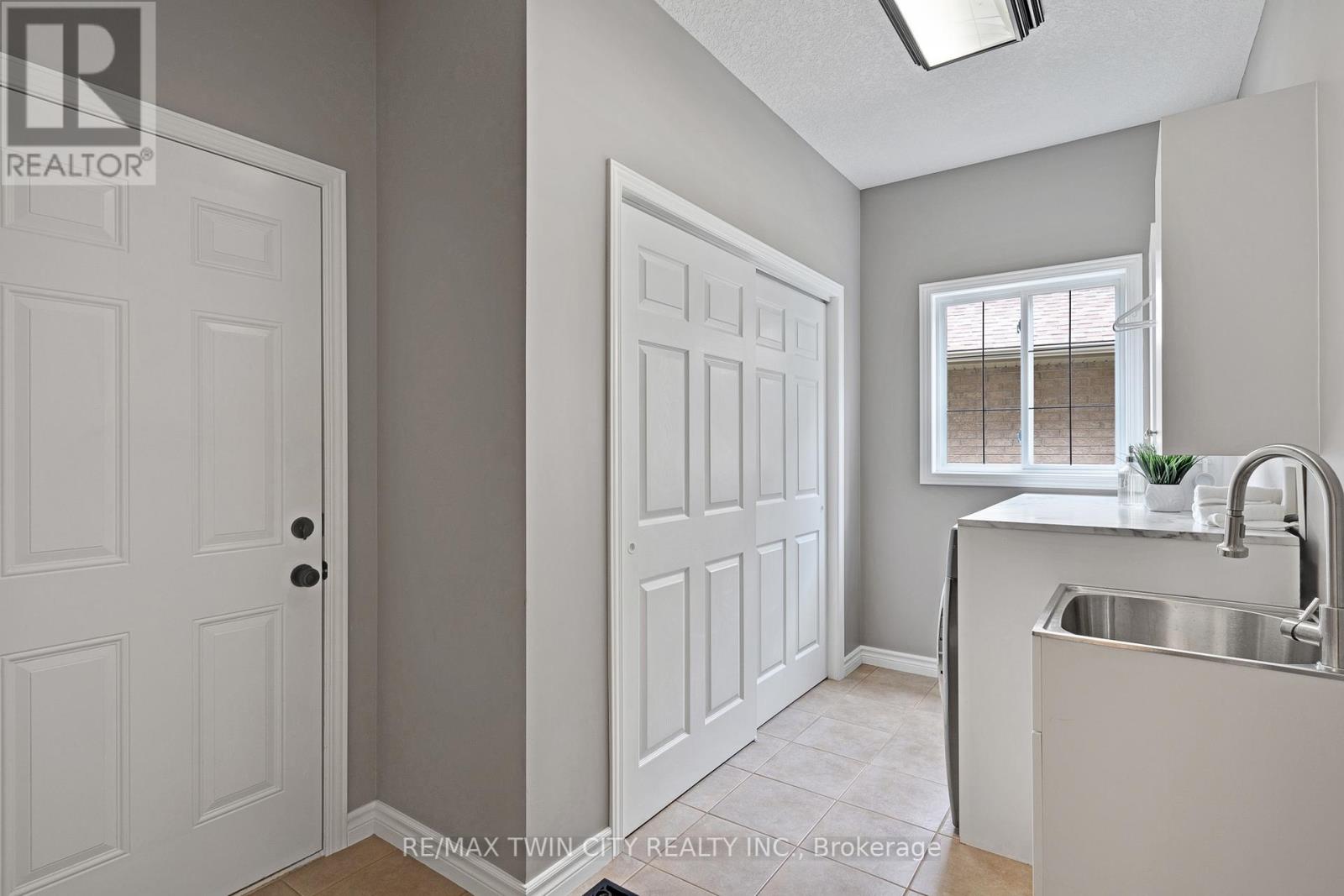 131 Keating Drive, Centre Wellington (Elora/salem), Ontario  N0B 1S0 - Photo 17 - X12189442
