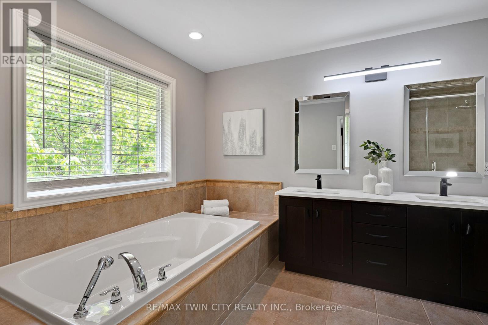 131 Keating Drive, Centre Wellington (Elora/salem), Ontario  N0B 1S0 - Photo 21 - X12189442
