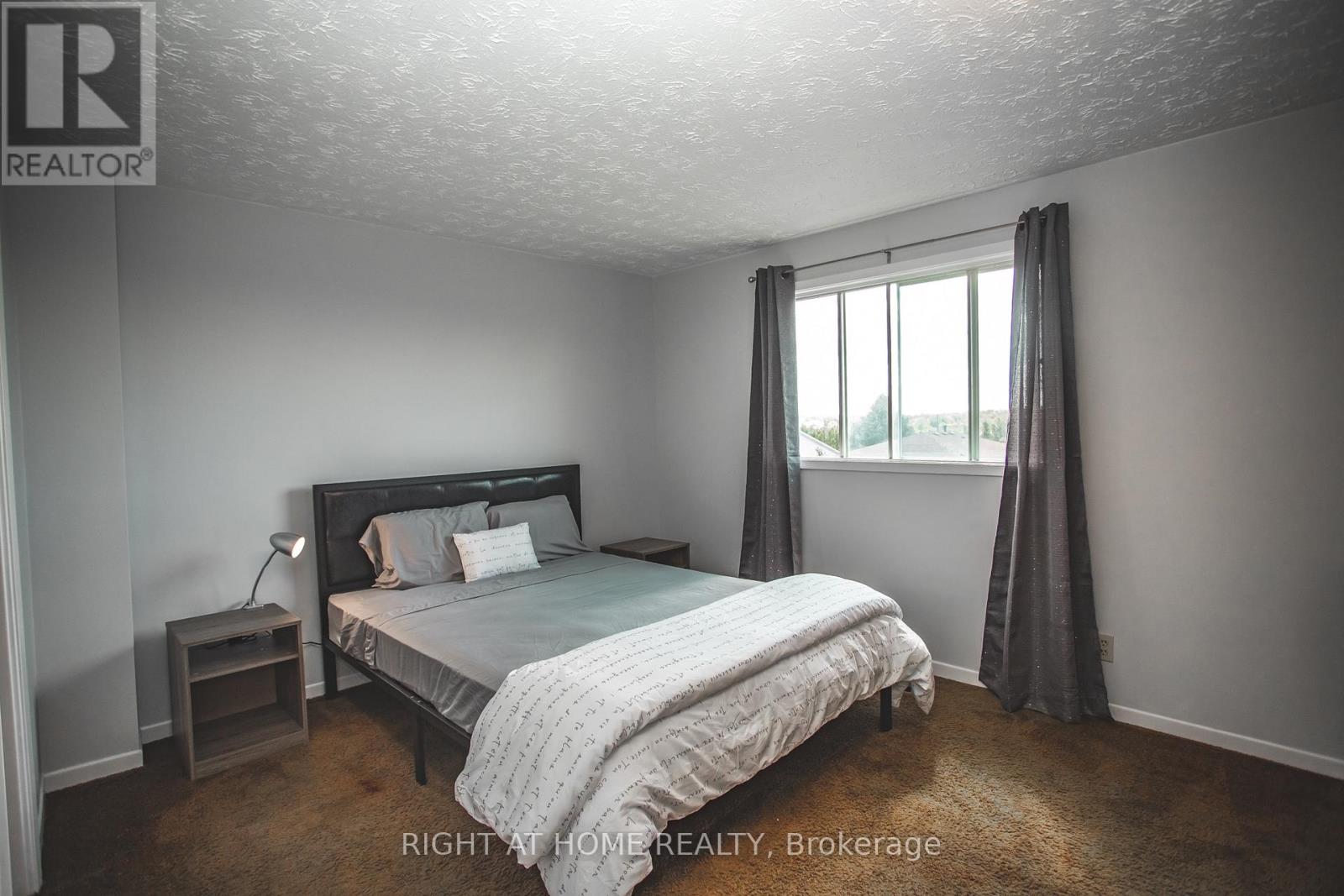 92 Farquhar Place, Elliot Lake, Ontario  P5A 3H9 - Photo 10 - X12189461