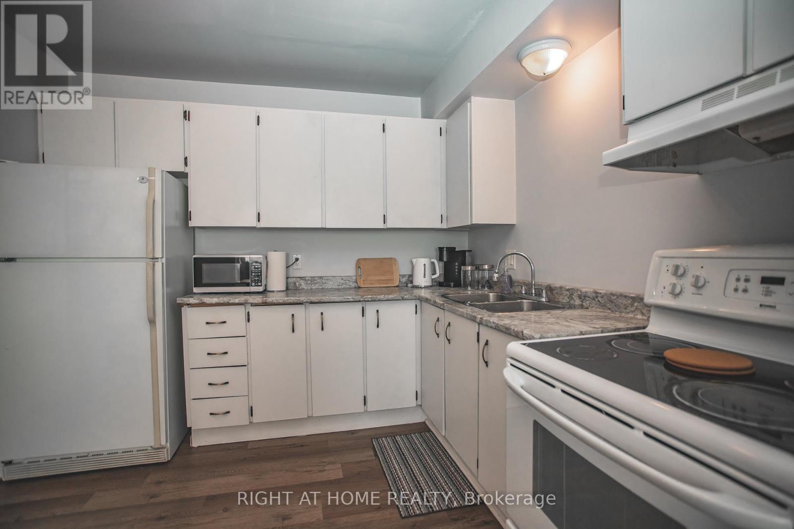 92 Farquhar Place, Elliot Lake, Ontario  P5A 3H9 - Photo 5 - X12189461