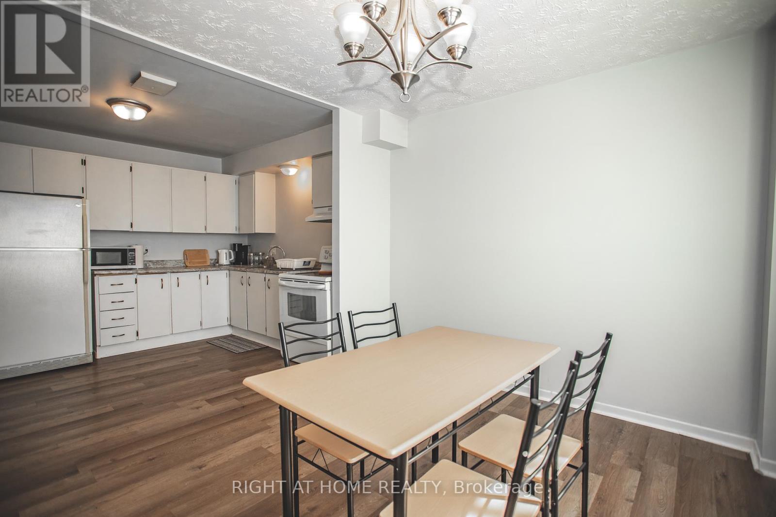 92 Farquhar Place, Elliot Lake, Ontario  P5A 3H9 - Photo 6 - X12189461