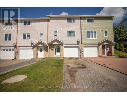 92 FARQUHAR PLACE, Elliot Lake, Ontario
