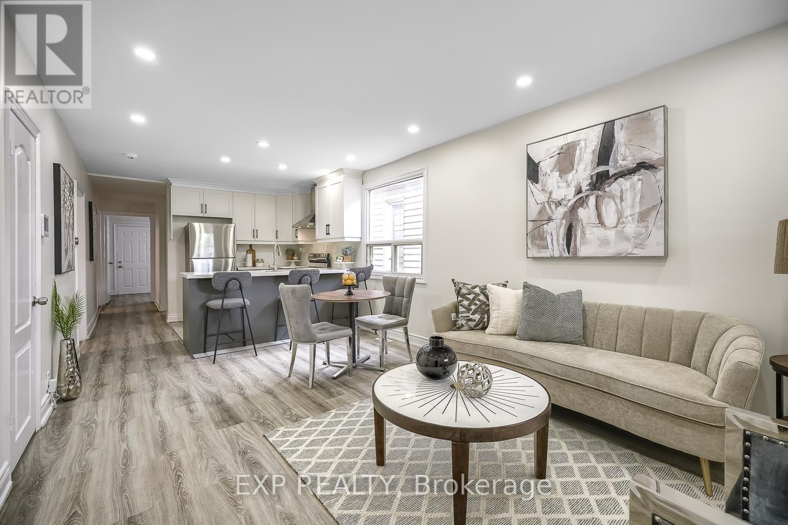 230 Mcanulty Boulevard, Hamilton (Crown Point), Ontario  L8H 3J1 - Photo 4 - X12189500