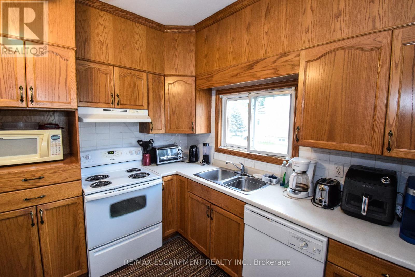 264 Hellems Avenue, Welland, Ontario  L3B 3B7 - Photo 12 - X12189521