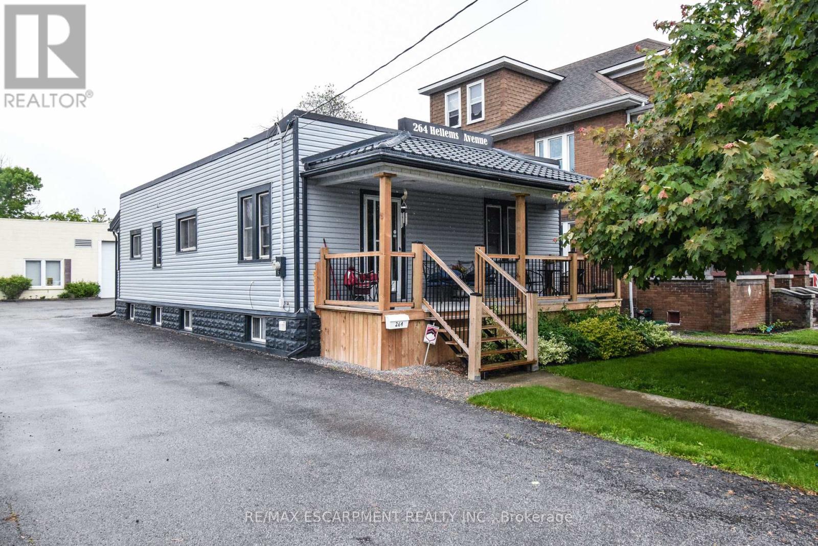 264 Hellems Avenue, Welland, Ontario  L3B 3B7 - Photo 1 - X12189522