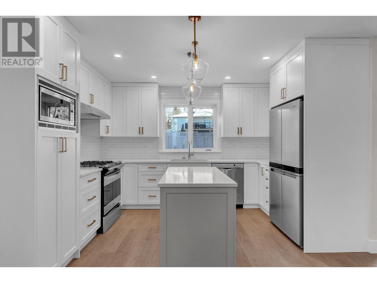 Property at 6807 WESTMOUNT DRIVE image 3