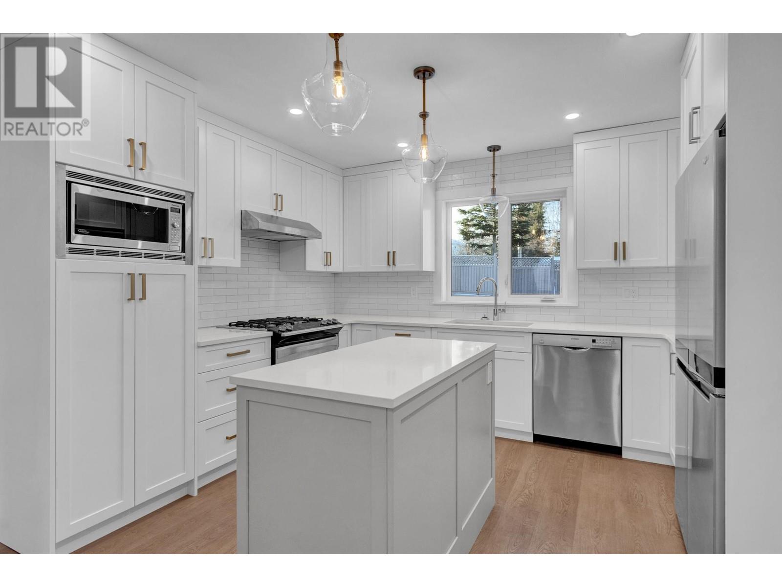 Property at 6807 WESTMOUNT DRIVE image 4