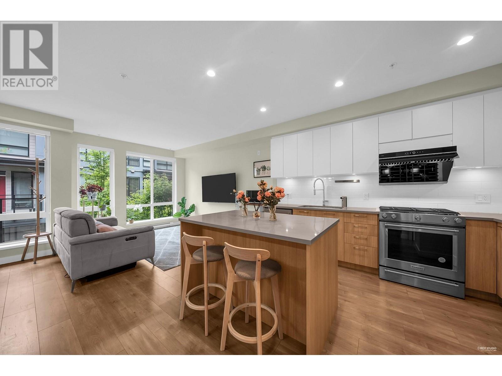 227 708 Lea Avenue, Coquitlam, British Columbia  V3J 4H5 - Photo 3 - R2976677