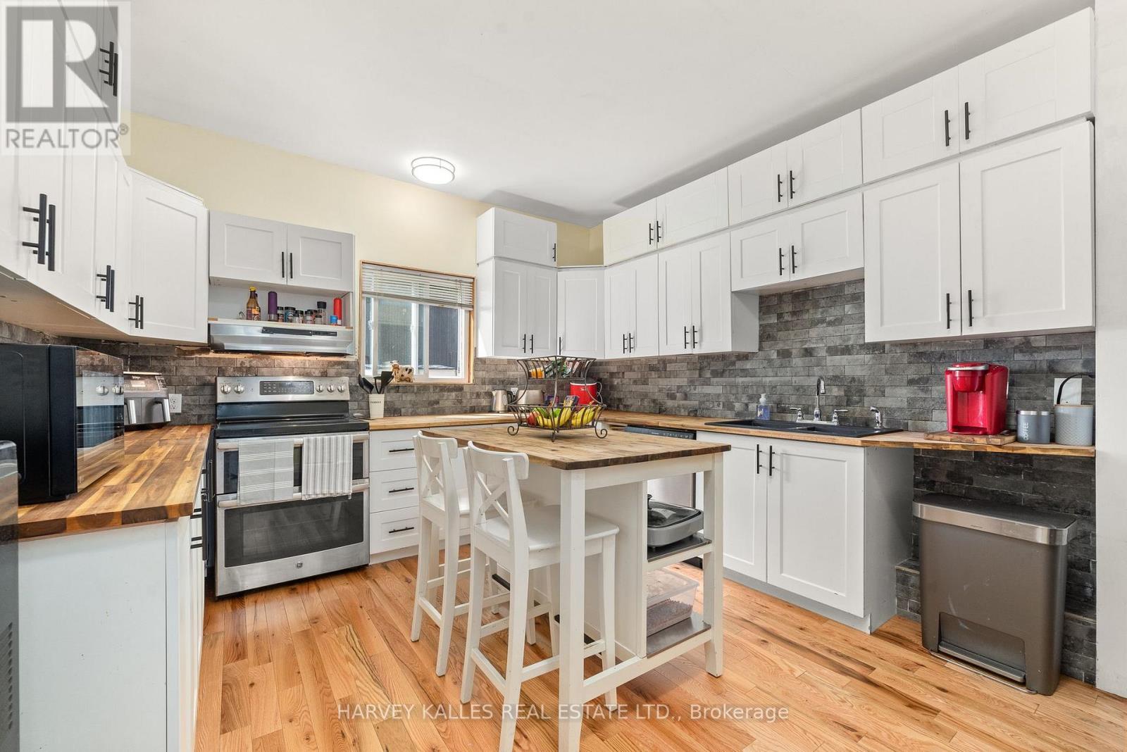2 Jacksons Lane, Prince Edward County, Ontario  K0K 2T0 - Photo 12 - X12189665